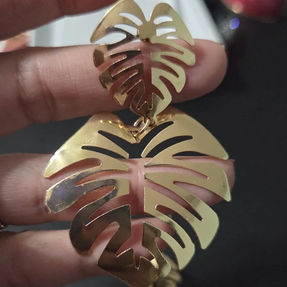 🎯5 for $10 Earrings Gold Leaf Dangle Fashion Earrings - Picture 2 of 4
